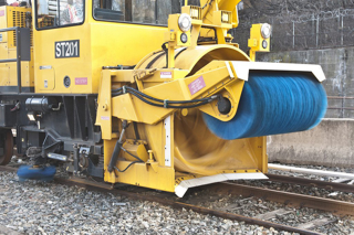 Illustration for article titled These MTA Snow Trains Fight Old Man Winter with Jet Engines